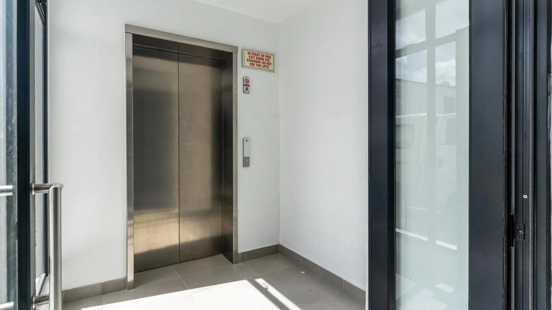 Burmeister 401 - 2 Bedroom Apartment Across From Ocean - Onsite Parking Cape Town