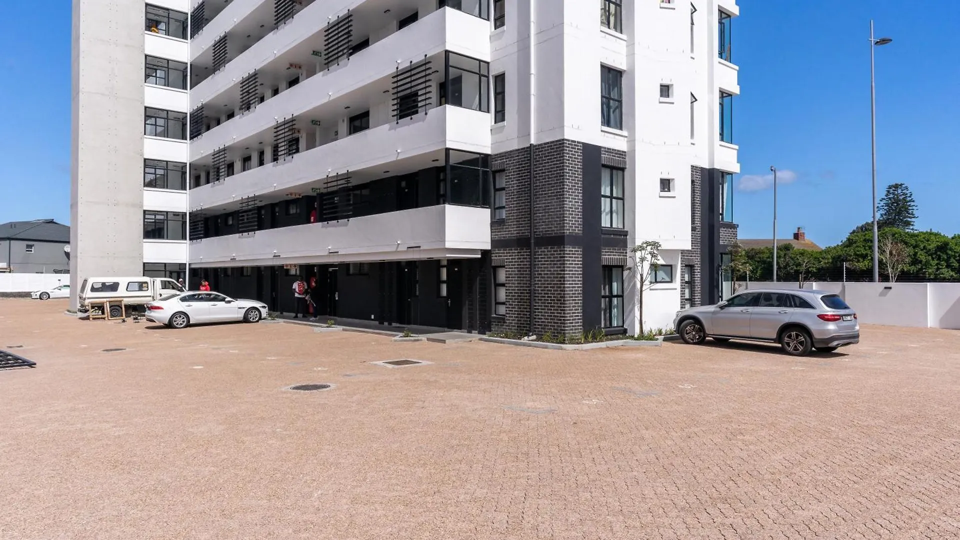 Burmeister 401 - 2 Bedroom Apartment Across From Ocean - Onsite Parking Cape Town South Africa