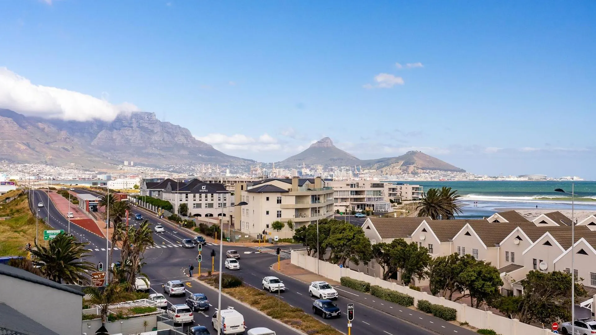 Burmeister 401 - 2 Bedroom Apartment Across From Ocean - Onsite Parking Cape Town
