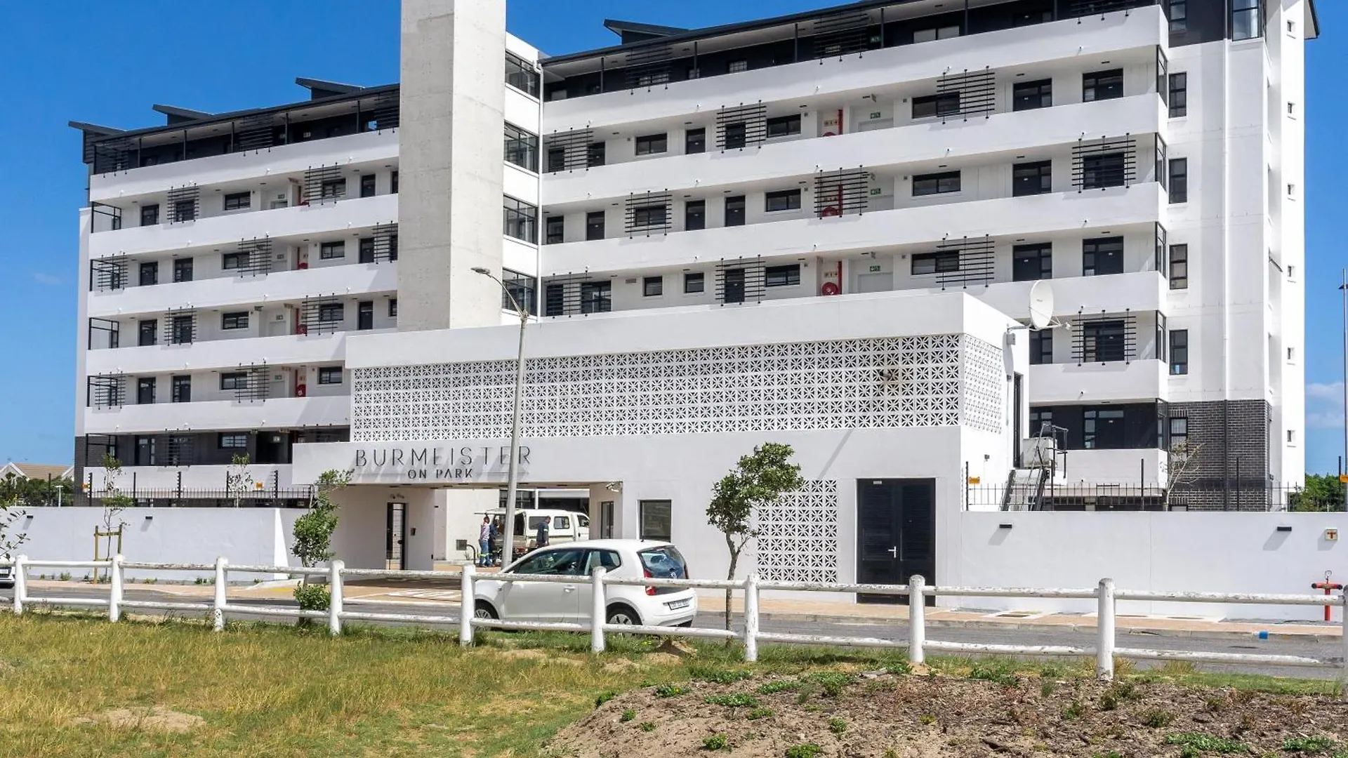 Burmeister 401 - 2 Bedroom Apartment Across From Ocean - Onsite Parking Le Cap 0*,